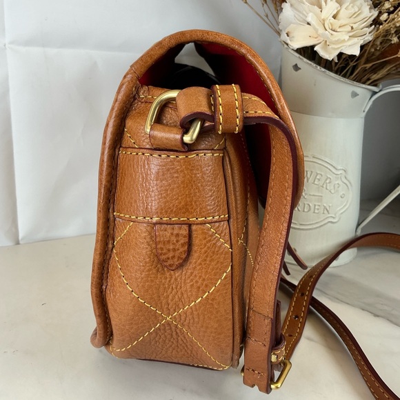Dooney‎ & Bourke Tan Leather Crossbody Flap Saddle Bag Gold Heart Clasp Vintage - Picture 5 of 12